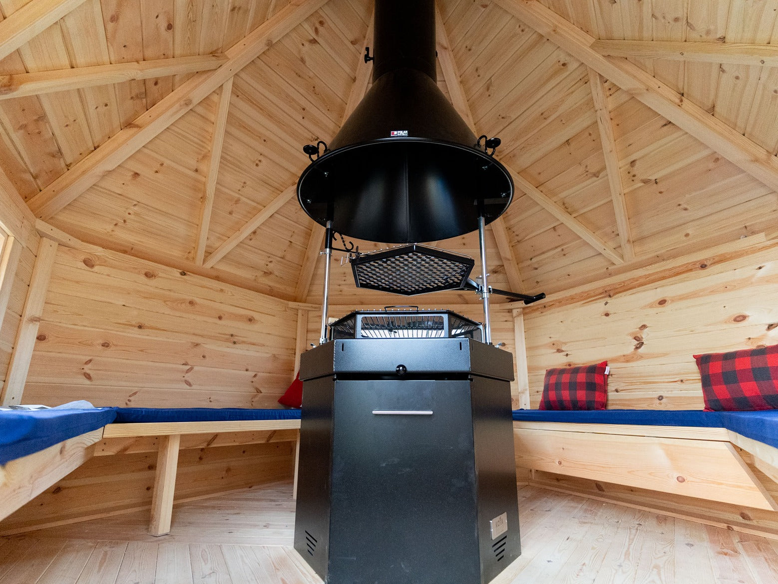 A Polar Grilli M6 inside a grill Cabin