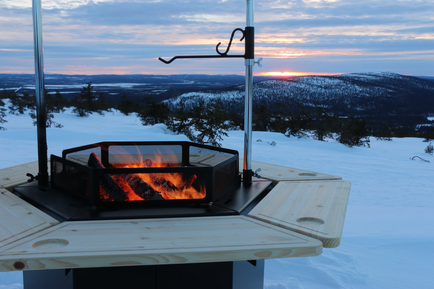M6 Kota Grill with Chrome Arch in snowy landscape